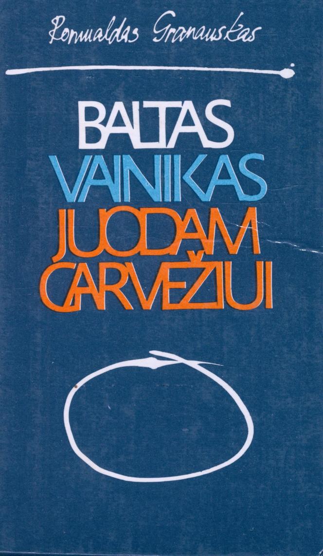 Baltas vainikas juodam garvežiui