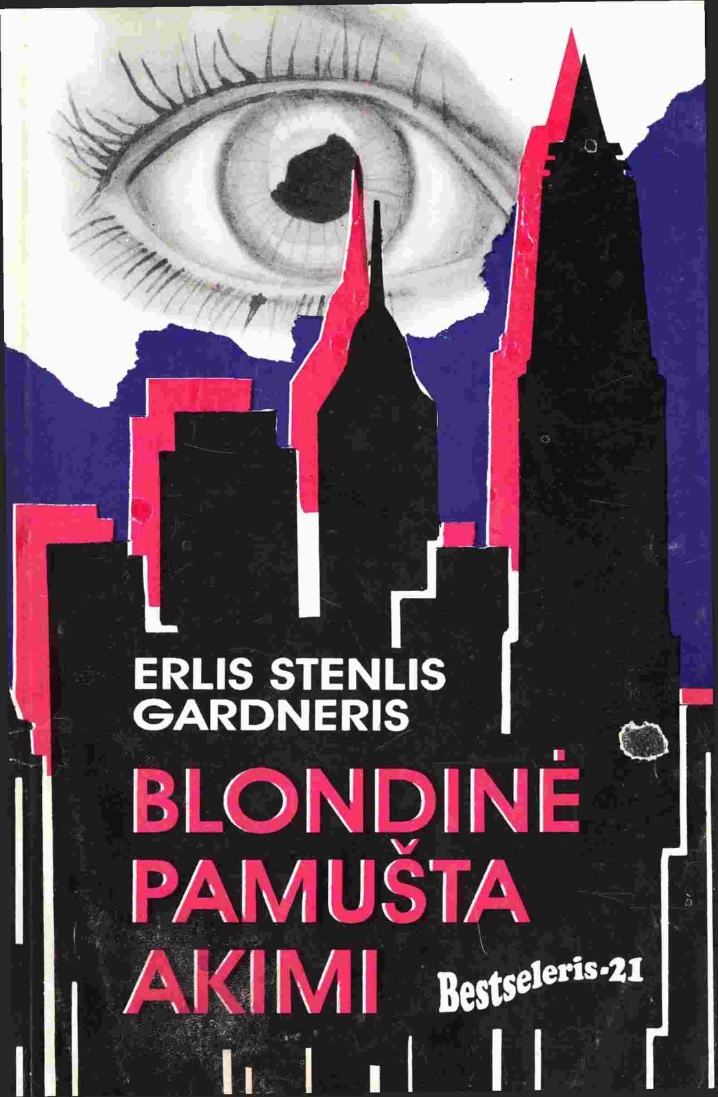 Blondinė pamušta akimi